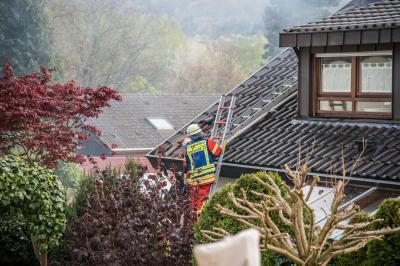 Auenwald-Hohnweiler: Dachstuhlbrand in Mehrfamilienhaus